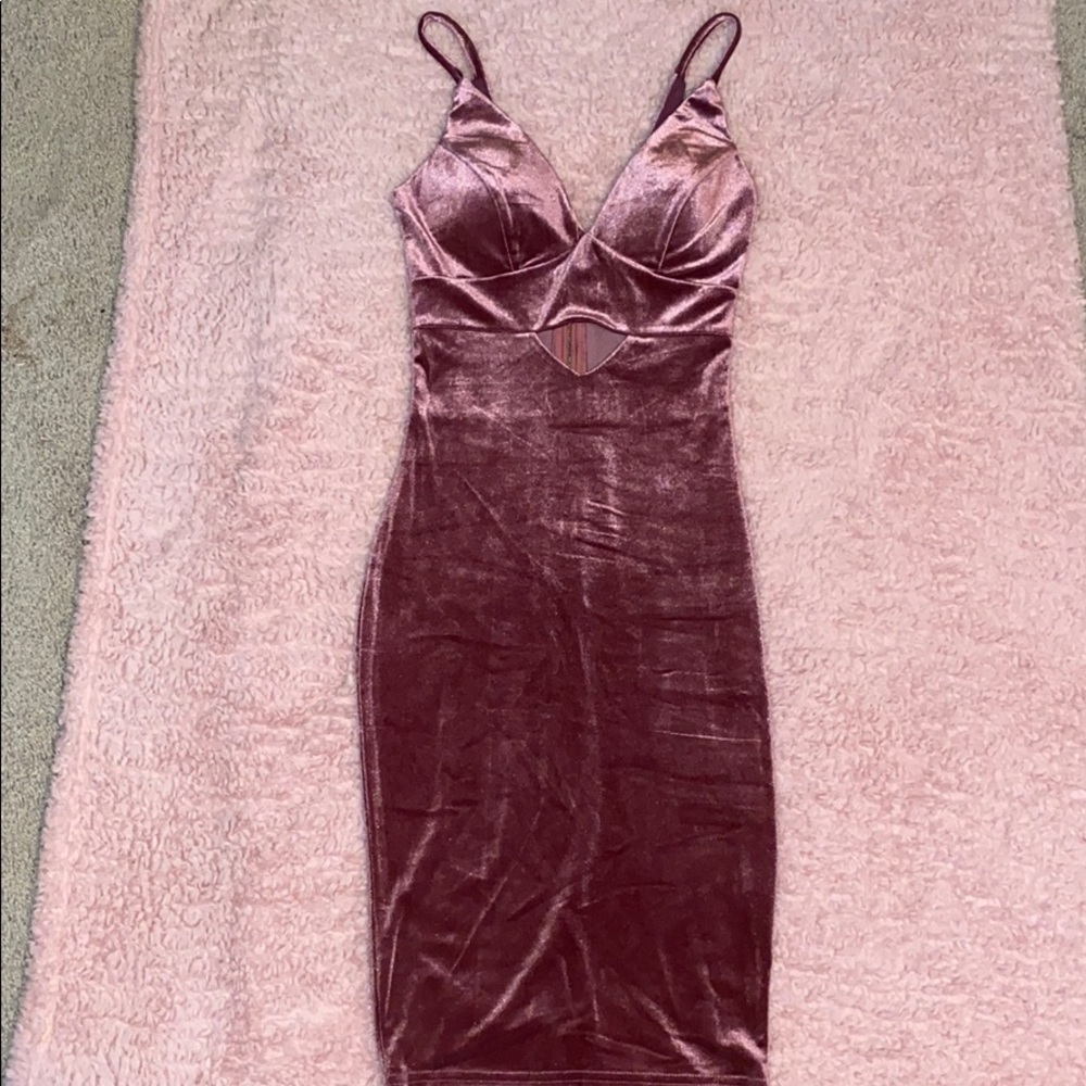 Velvet Pink Fitted dress!